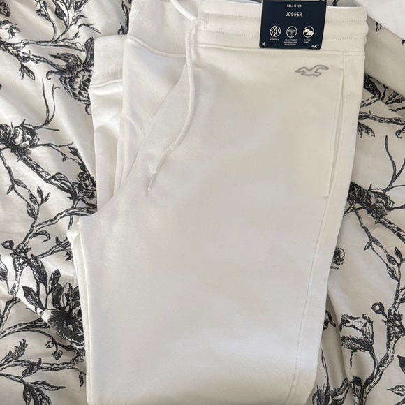 Hollister Men's Cream Jogger Pants - Picture 1 of 7